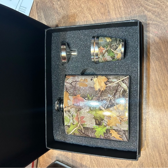 Camo Flask Outdoor Stainless Steel - Picture 5 of 8